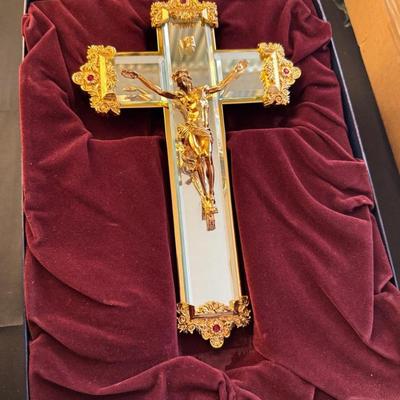 Mirrored Crucifix in red felt lined box