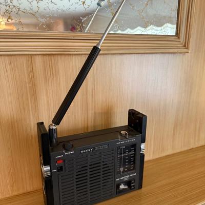 Vintage Sony VHF FM/AM portable Weather Radio w/antenna handle