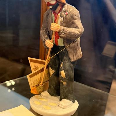 Emmit Kelly ceramic Clown - sweeping with a broom w/tag