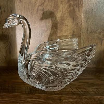 Elegant Clear Glass Swan