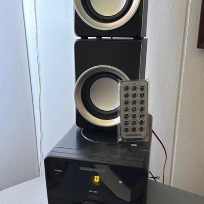 Magnavox Audio System with Speakers