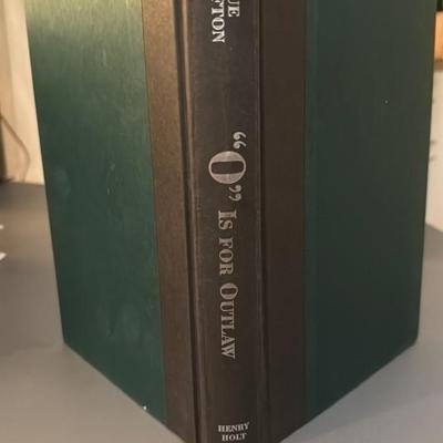 Sue Grafton 'O' Is For Outlaw