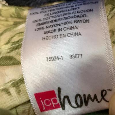 LOT 1 Z: Large Bedding Collection; Throw Pillows, Sheets, Pillowcases, Quilts, Throw Blankets, & More!