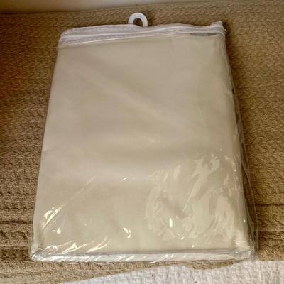 LOT 1 Z: Large Bedding Collection; Throw Pillows, Sheets, Pillowcases, Quilts, Throw Blankets, & More!