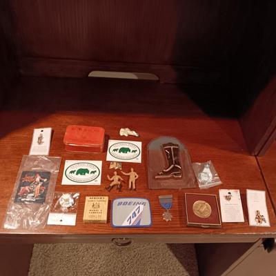 AN ASSORTMENT OF SMALL ITEMS
