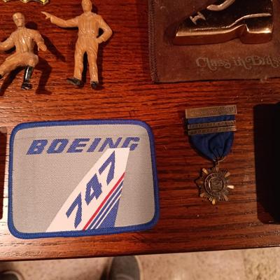 AN ASSORTMENT OF SMALL ITEMS