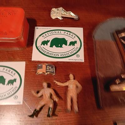 AN ASSORTMENT OF SMALL ITEMS