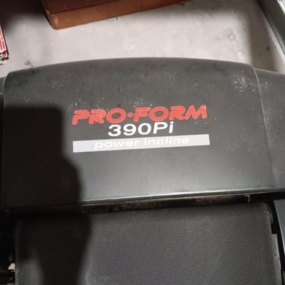 PRO-FORM 390Pi SPACE SAVER FOLDING TREADMILL
