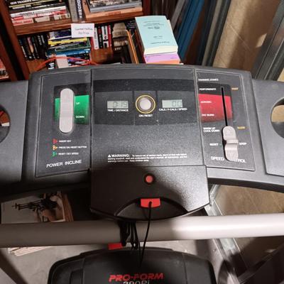 PRO-FORM 390Pi SPACE SAVER FOLDING TREADMILL