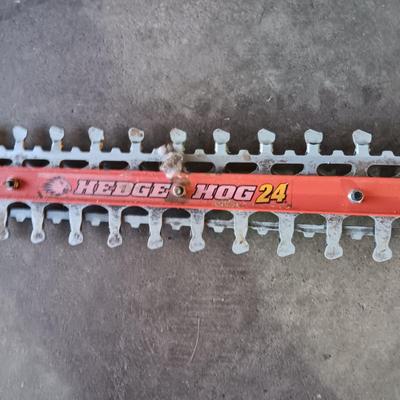 GARDEN GROOM AND 24" ELECTRIC HEDGE TRIMMERS