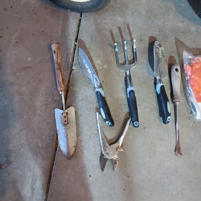 GARDEN TRACTOR AND GARDENING HAND TOOLS