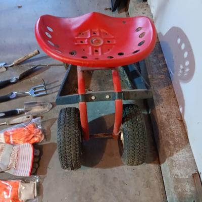 GARDEN TRACTOR AND GARDENING HAND TOOLS