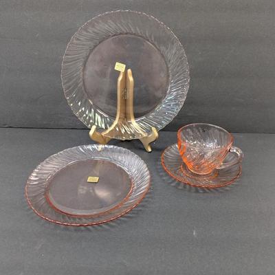 15 Pieces Of Arcoroc France Pink Swirl Plates & Cups