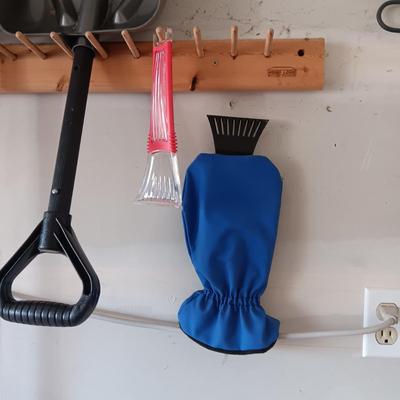 SNOW SHOVELS, WINDSHIELD SCRAPERS, MEN'S CARHARTT GLOVES