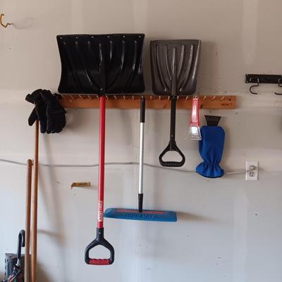SNOW SHOVELS, WINDSHIELD SCRAPERS, MEN'S CARHARTT GLOVES