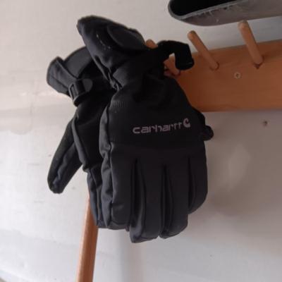 SNOW SHOVELS, WINDSHIELD SCRAPERS, MEN'S CARHARTT GLOVES