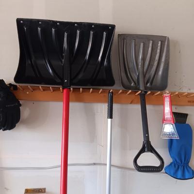 SNOW SHOVELS, WINDSHIELD SCRAPERS, MEN'S CARHARTT GLOVES
