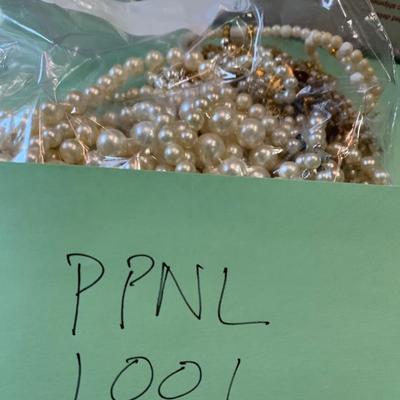 Jewelry Lot - Pearls Necklaces