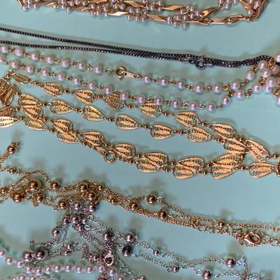 Jewelry Lot - Pearls Necklaces