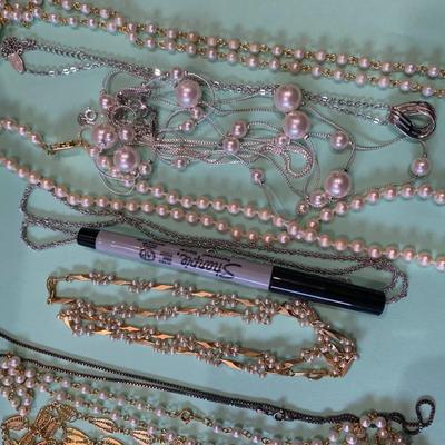 Jewelry Lot - Pearls Necklaces