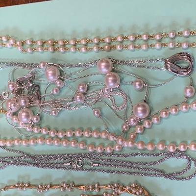 Jewelry Lot - Pearls Necklaces