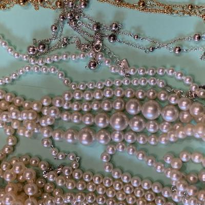 Jewelry Lot - Pearls Necklaces