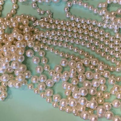 Jewelry Lot - Pearls Necklaces