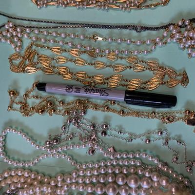 Jewelry Lot - Pearls Necklaces