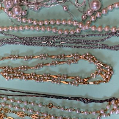 Jewelry Lot - Pearls Necklaces