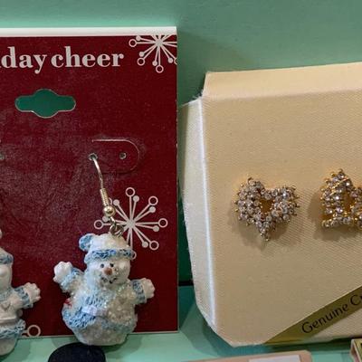 Mixed Jewelry Lot Carded & Holiday Pieces