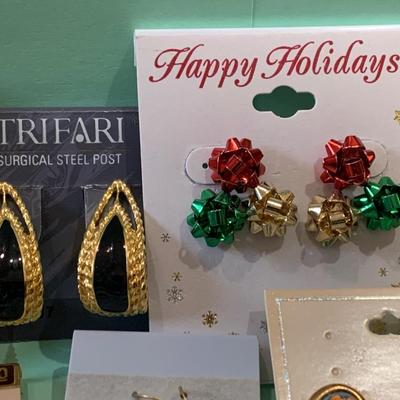 Mixed Jewelry Lot Carded & Holiday Pieces