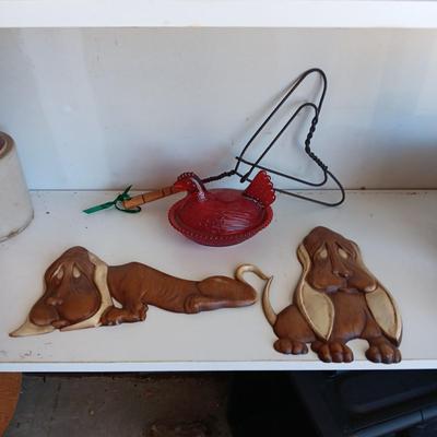 RED GLASS HEN ON NEST, SEXTON 1967 METAL HOUNDS WALL ART AND RUG BEATER
