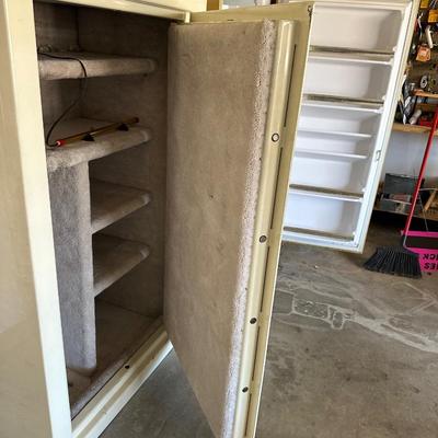 HALL'S LARGE HEATED COMBINATION SAFE