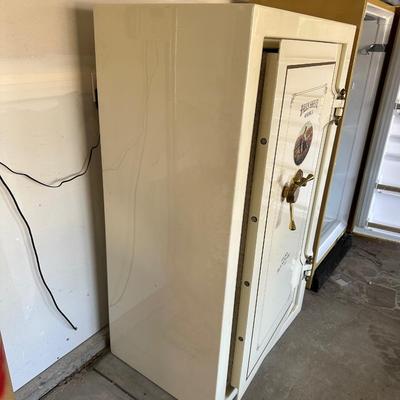 HALL'S LARGE HEATED COMBINATION SAFE