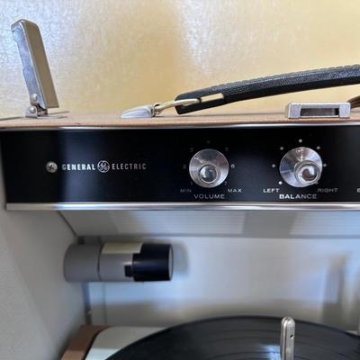 GE PORTABLE STEREOPHONIC PHONOGRAPH