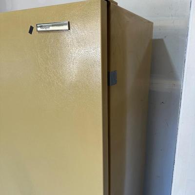 WHIRLPOOL UPRIGHT FREEZER