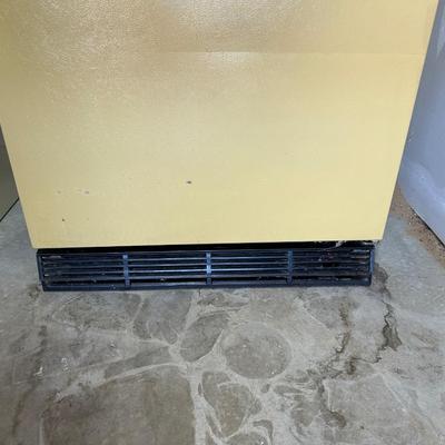 WHIRLPOOL UPRIGHT FREEZER