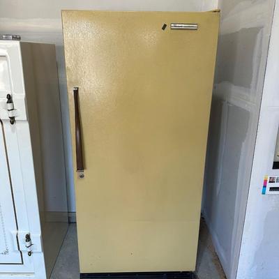 WHIRLPOOL UPRIGHT FREEZER