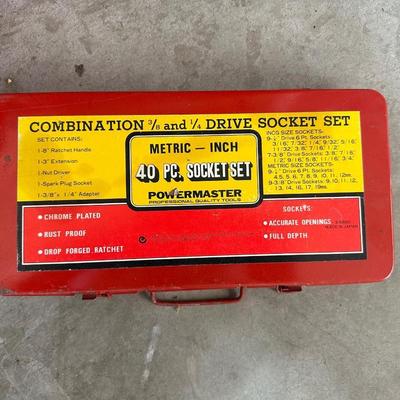 CRAFTSMAN CIRCULAR SAW AND A 40 PIECE SOCKET SET