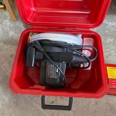 CRAFTSMAN CIRCULAR SAW AND A 40 PIECE SOCKET SET