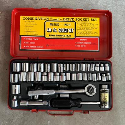 CRAFTSMAN CIRCULAR SAW AND A 40 PIECE SOCKET SET