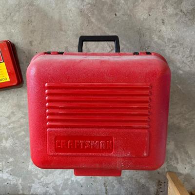 CRAFTSMAN CIRCULAR SAW AND A 40 PIECE SOCKET SET