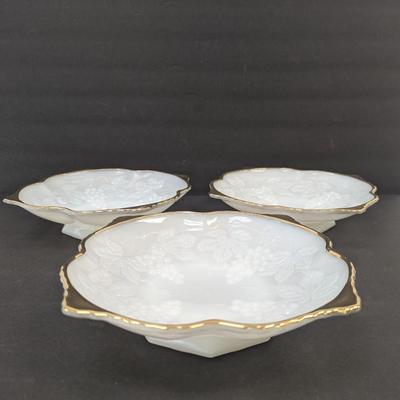 Anchor Hocking Grape Leaves Milk Glass Fruit Bowls With Gold Trim