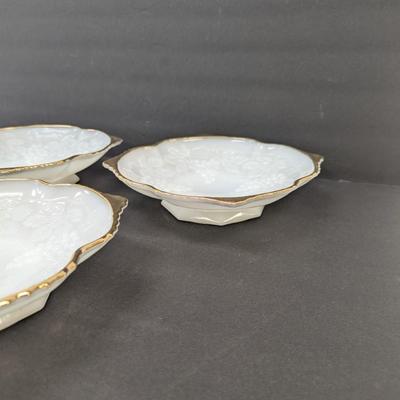 Anchor Hocking Grape Leaves Milk Glass Fruit Bowls With Gold Trim