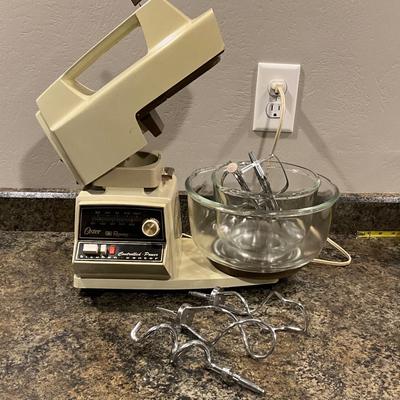 Vintage Oster Regency Kitchen Aid w/bowls/beaters, Works
