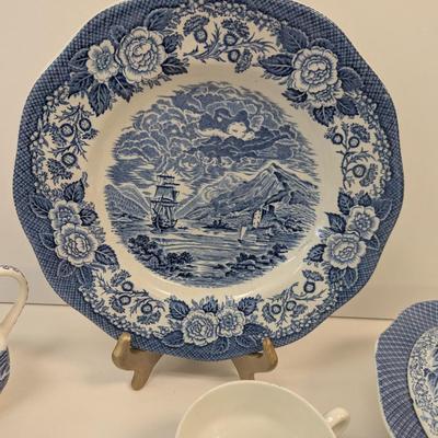 17 Pieces - Lochs Of Scotland Loch Achray Royal Warwick Hand Engraving Dishes #58