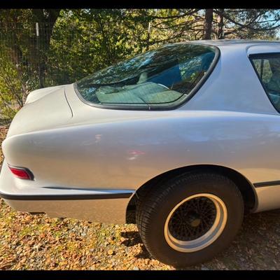 1984 Avanti studebaker 2 door car