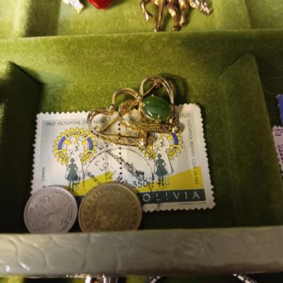 JEWELRY BOX WITH JEWELRY