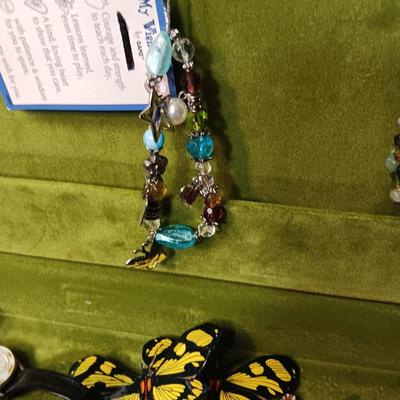 JEWELRY BOX WITH JEWELRY
