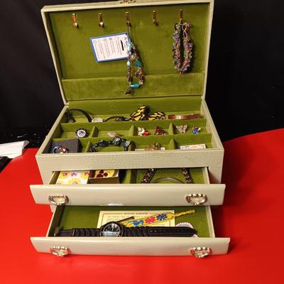 JEWELRY BOX WITH JEWELRY
